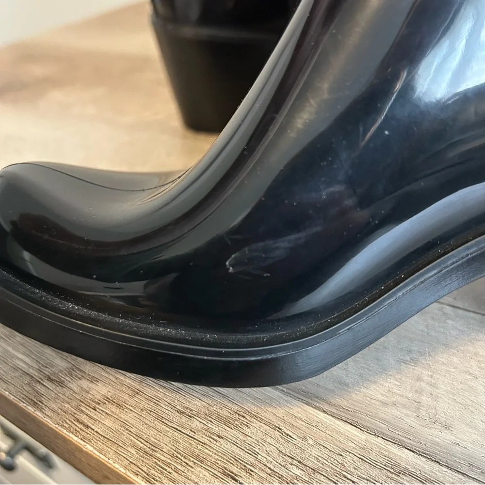 Gucci Devendra Rubber Low Heel Boot